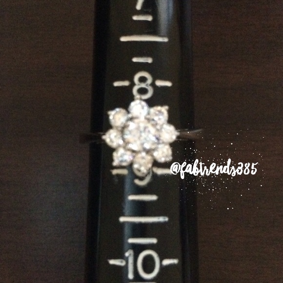 STERLING SILVER .925 CLUSTER RING - Picture 2 of 3